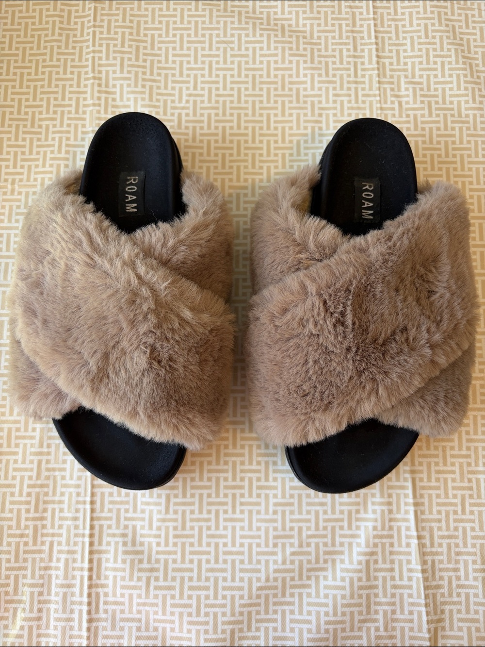 Roam Cloud Slippers Khaki Faux Fur Tan Size 12